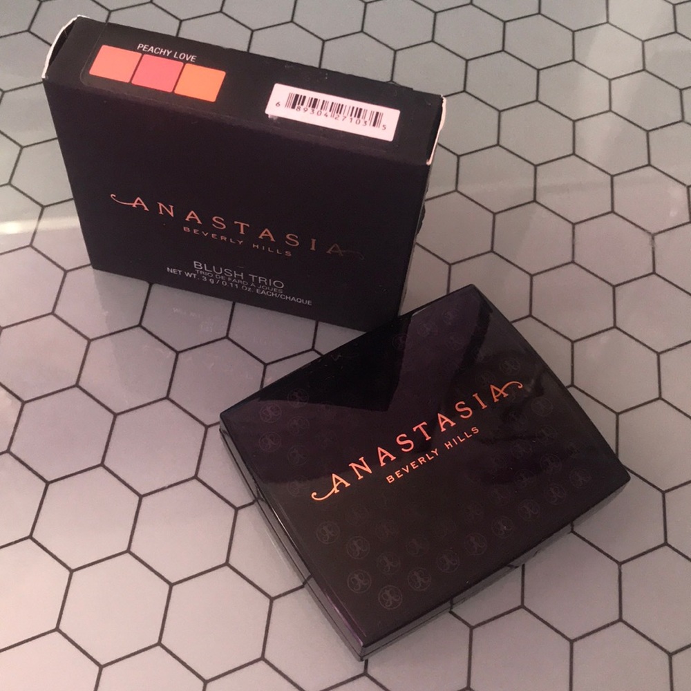 Anastasia blush trio. Peachy love